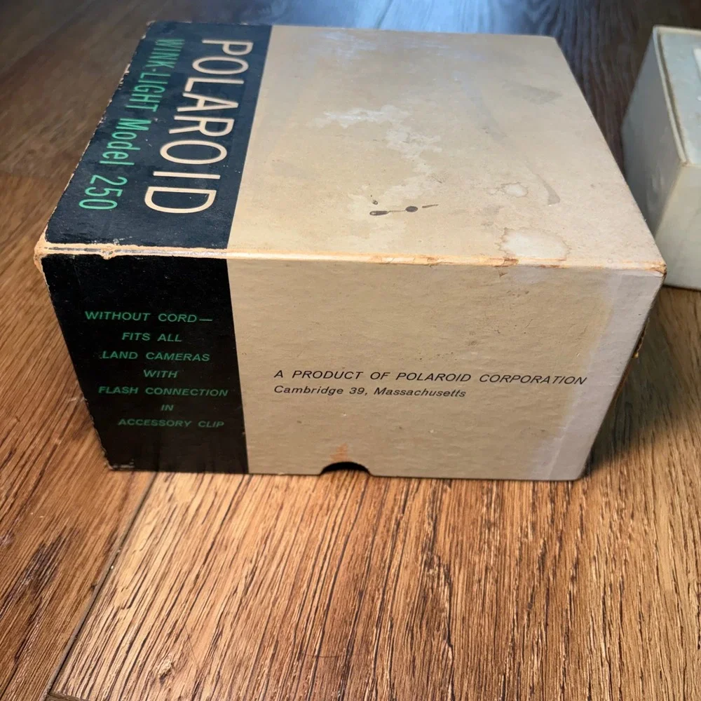 Vintage Polaroid Wink-Light Model 250 Camera Fill Light Accessory with Box